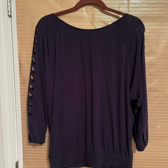 CARMEN~BLOUSE~CUTOUT SLEEVES DETAIL~LG - Picture 3 of 9